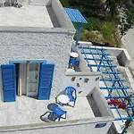 Ξενοδοχείο με διαμερίσματα Rea *